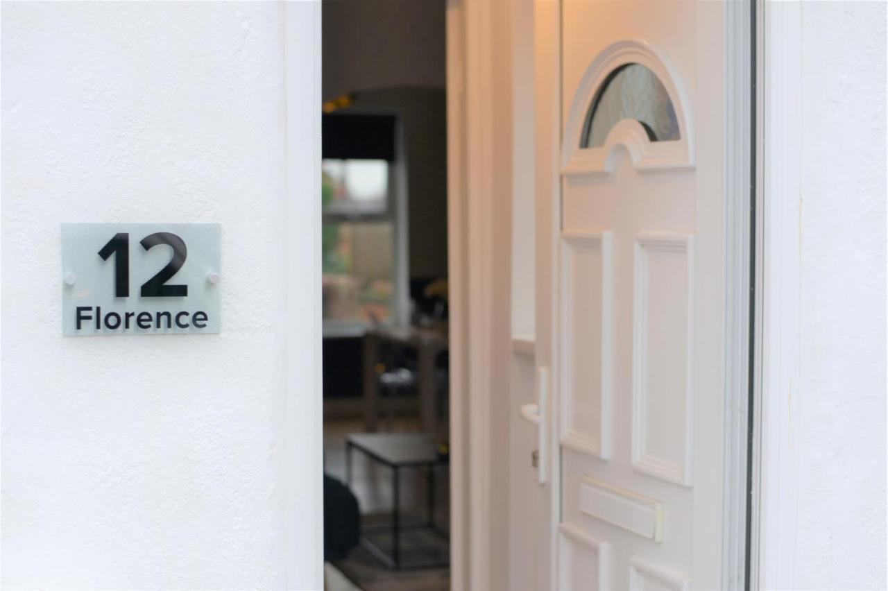 렉섬 Florence House 빌라 외부 사진